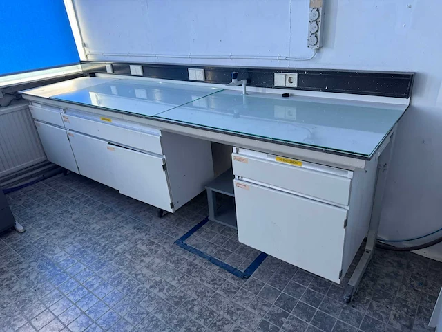 Laboratorium tafel - afbeelding 1 van  9