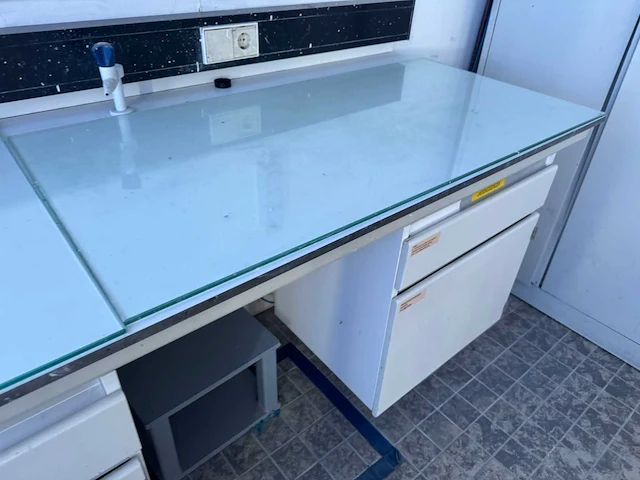 Laboratorium tafel - afbeelding 5 van  9
