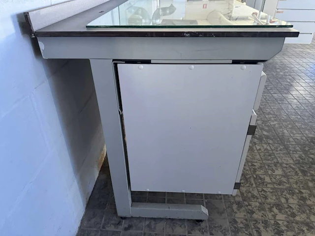 Laboratorium tafel - afbeelding 3 van  9