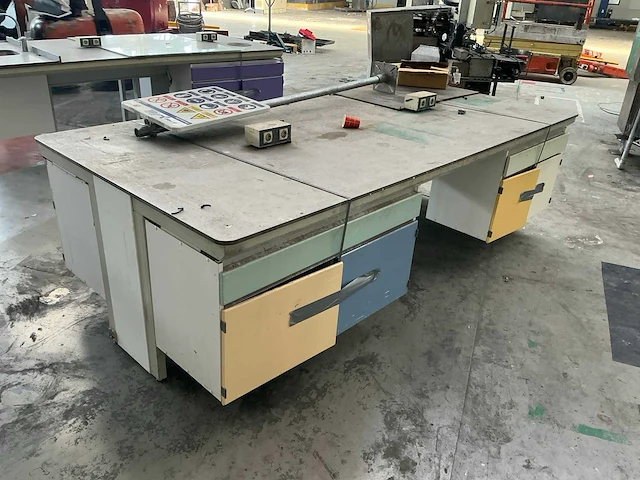 Laboratorium tafel - afbeelding 1 van  8