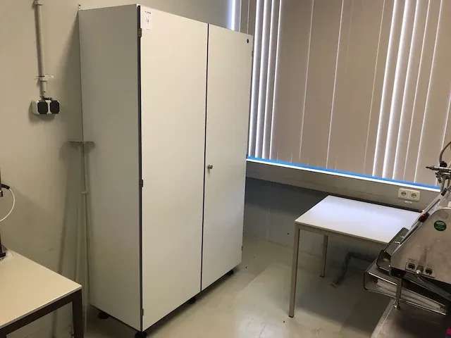 Laboratorium voorraadkast - afbeelding 1 van  2