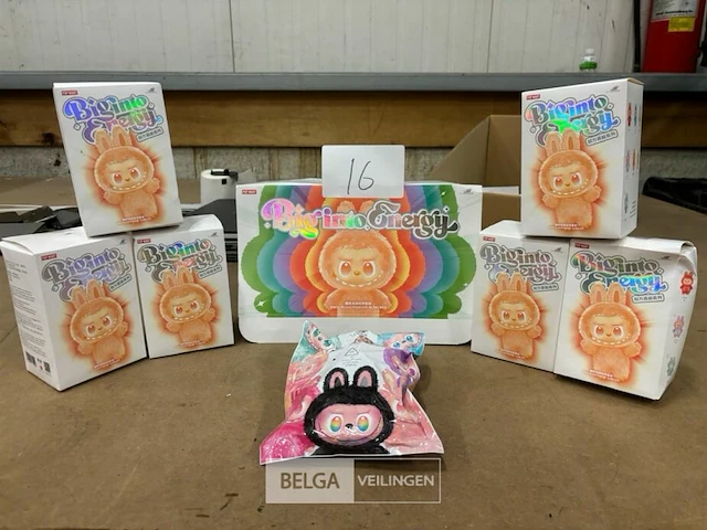 Labubu nieuw in dozen - afbeelding 1 van  2
