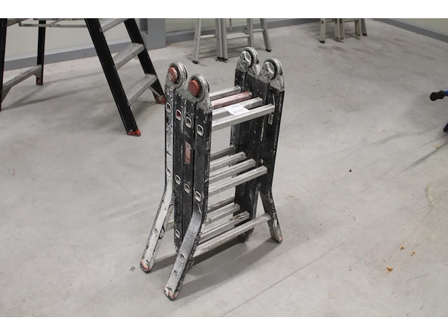 Ladder / trap altrex. 4x 3 treden. - afbeelding 1 van  3