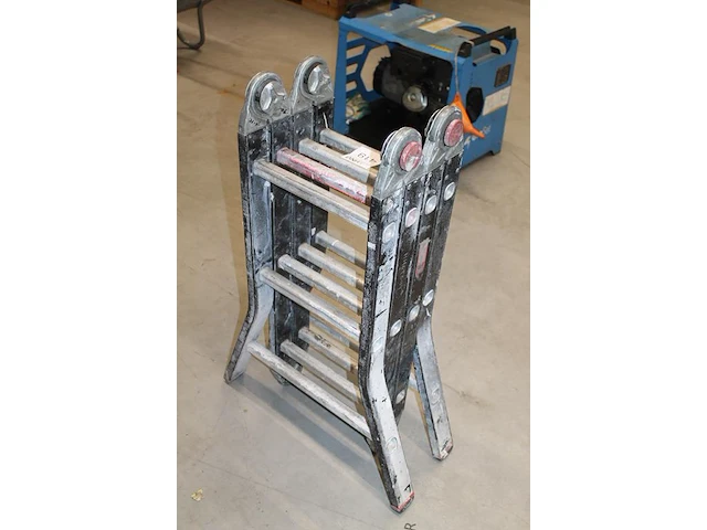 Ladder / trap altrex. 4x 3 treden. - afbeelding 3 van  3