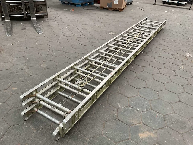 Ladder - afbeelding 3 van  4