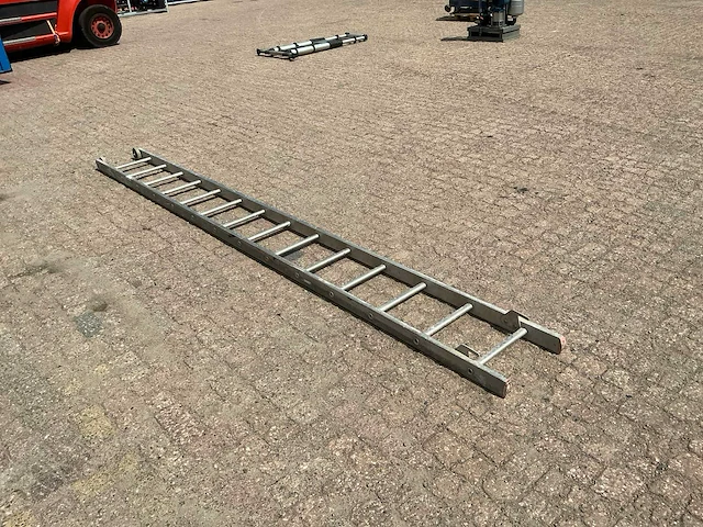 Ladder - afbeelding 3 van  3