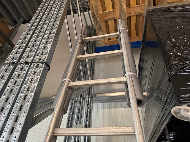 Ladder - afbeelding 2 van  2