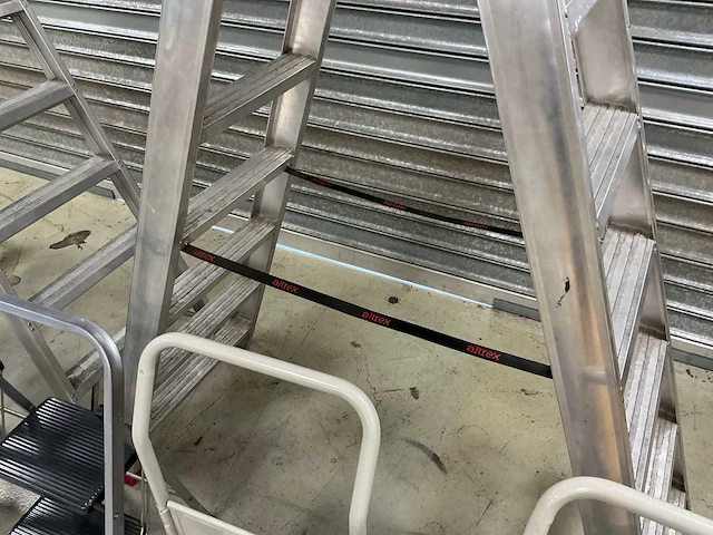 Ladders - trapjes - magazijn karretjes - afbeelding 7 van  18