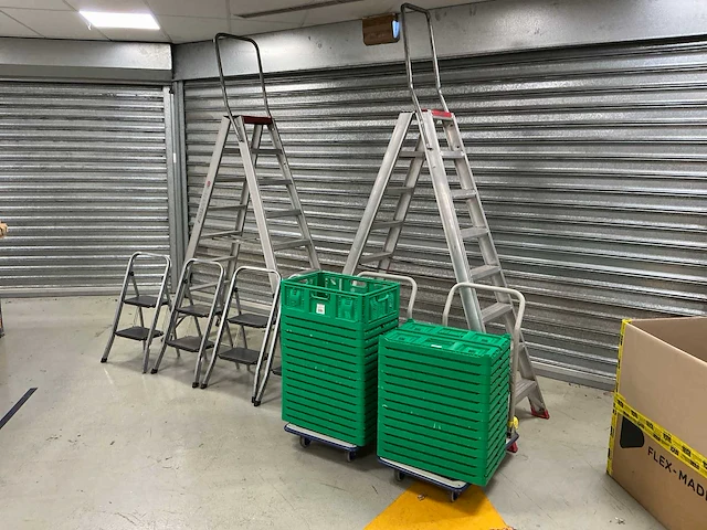 Ladders - trapjes - magazijn karretjes - afbeelding 1 van  18