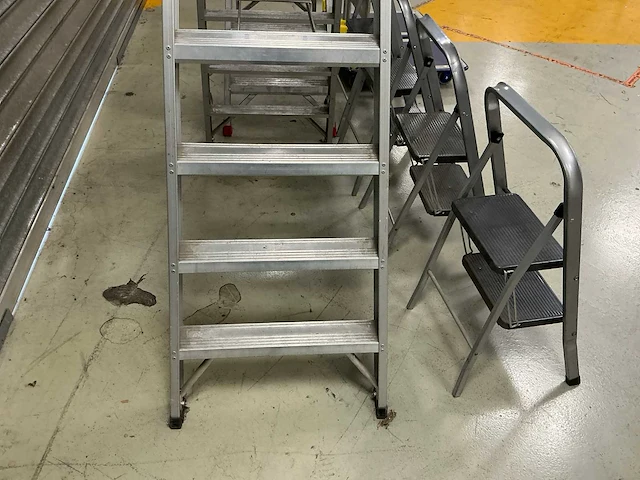 Ladders - trapjes - magazijn karretjes - afbeelding 14 van  18