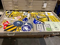 Ladekast met inhoud - afbeelding 5 van  9
