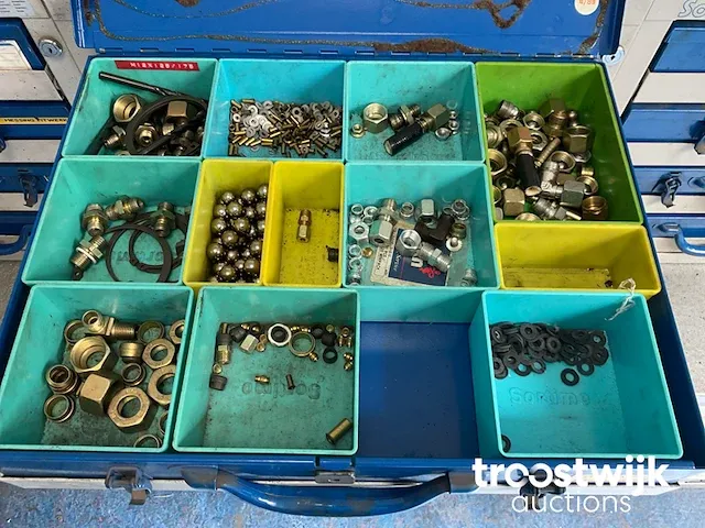 Ladekast met inhoud - afbeelding 9 van  22
