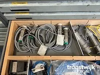 Ladekast met inhoud - afbeelding 3 van  17