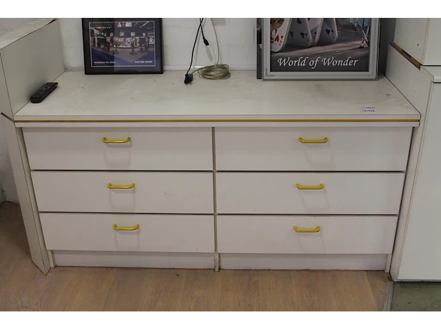 Ladekast met zes laden. let op! exclusief kavel n0033 in lade. afmeting 150 x 60 x 75 cm - afbeelding 1 van  1