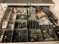Ladenkast met machine onderdelen (2x) - afbeelding 7 van  22