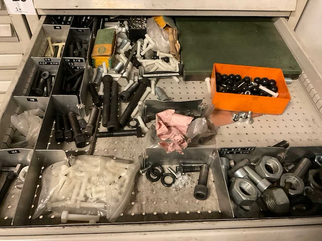 Ladenkast met machine onderdelen (2x) - afbeelding 8 van  22