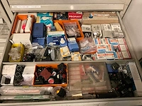 Ladenkast met machine onderdelen (2x) - afbeelding 11 van  22