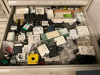 Ladenkast met machine onderdelen (2x) - afbeelding 13 van  22