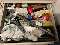 Ladenkast met machine onderdelen (2x) - afbeelding 15 van  22