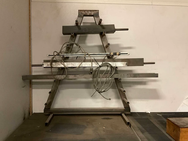 Ladenkast met machine onderdelen (2x) - afbeelding 17 van  22