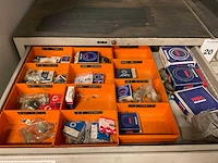 Ladenkast met machine onderdelen (2x) - afbeelding 18 van  22