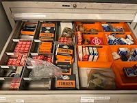 Ladenkast met machine onderdelen (2x) - afbeelding 19 van  22