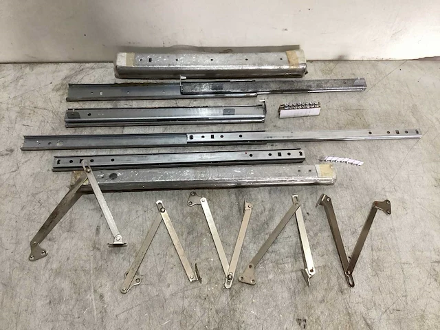Ladenkast rails (75x) - afbeelding 1 van  4