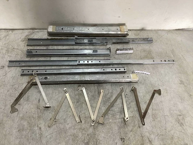Ladenkast rails (75x) - afbeelding 1 van  4