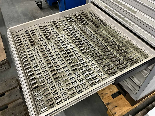 Ladenkast voorzien van stempels - afbeelding 5 van  17