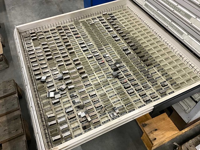 Ladenkast voorzien van stempels - afbeelding 7 van  17