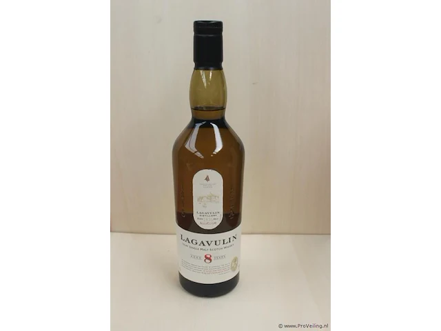 Lagavulin 8 jaar oud whisky - 70 cl - winkelverkoopprijs € 63.95 - afbeelding 2 van  4