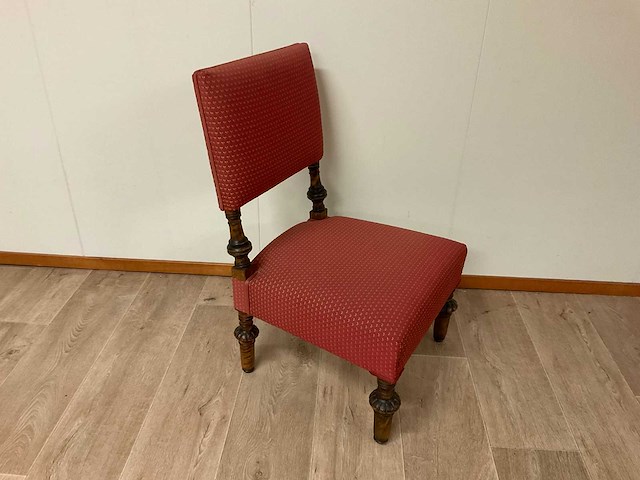 Lage stoel met bolpootjes - afbeelding 2 van  4