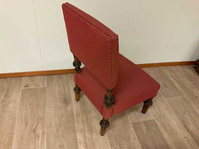 Lage stoel met bolpootjes - afbeelding 4 van  4