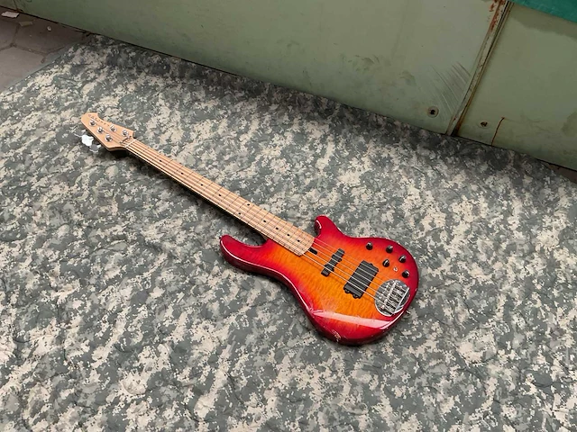 Lakland gitaar - afbeelding 1 van  8