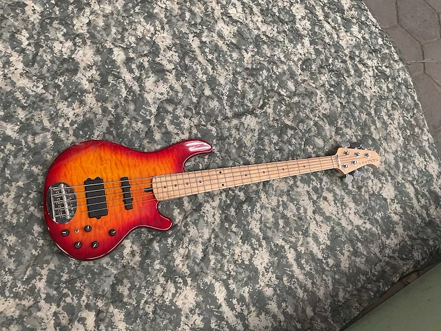 Lakland gitaar - afbeelding 3 van  8