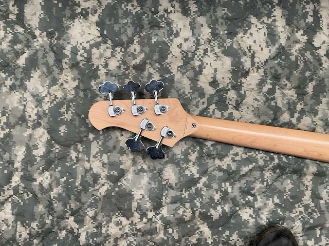 Lakland gitaar - afbeelding 8 van  8