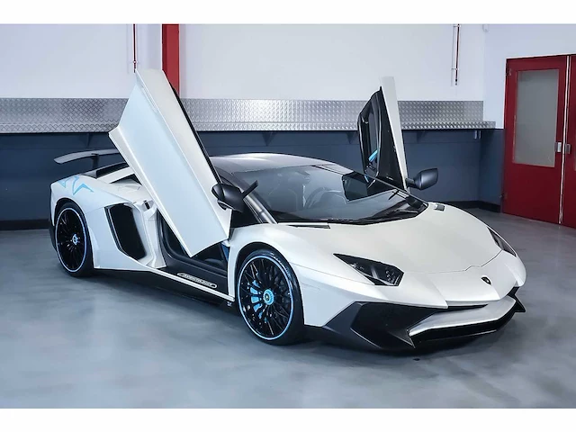 Lamborghini aventador lp 750-4 sv (superveloce) 6,5l v12 (1/600) - 2016 - afbeelding 5 van  100