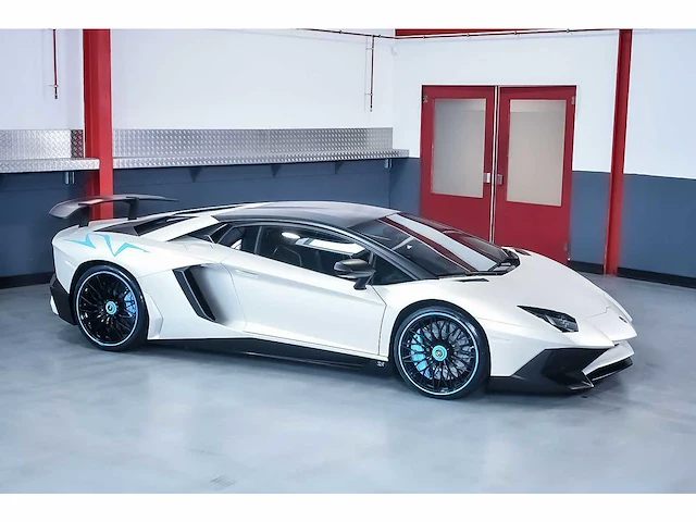 Lamborghini aventador lp 750-4 sv (superveloce) 6,5l v12 (1/600) - 2016 - afbeelding 7 van  100