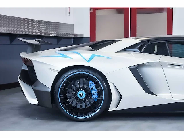 Lamborghini aventador lp 750-4 sv (superveloce) 6,5l v12 (1/600) - 2016 - afbeelding 10 van  100