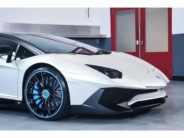 Lamborghini aventador lp 750-4 sv (superveloce) 6,5l v12 (1/600) - 2016 - afbeelding 26 van  100
