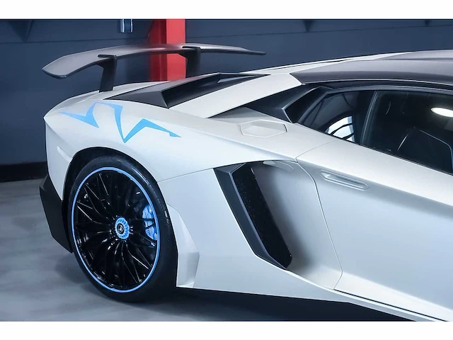 Lamborghini aventador lp 750-4 sv (superveloce) 6,5l v12 (1/600) - 2016 - afbeelding 27 van  100