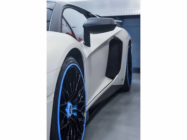 Lamborghini aventador lp 750-4 sv (superveloce) 6,5l v12 (1/600) - 2016 - afbeelding 30 van  100