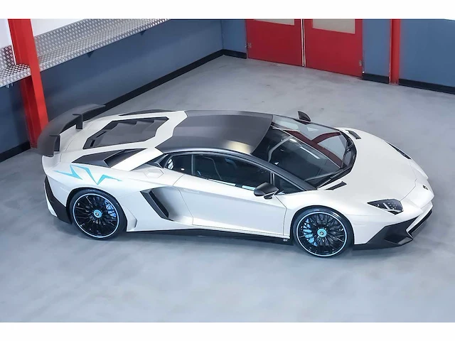 Lamborghini aventador lp 750-4 sv (superveloce) 6,5l v12 (1/600) - 2016 - afbeelding 34 van  100