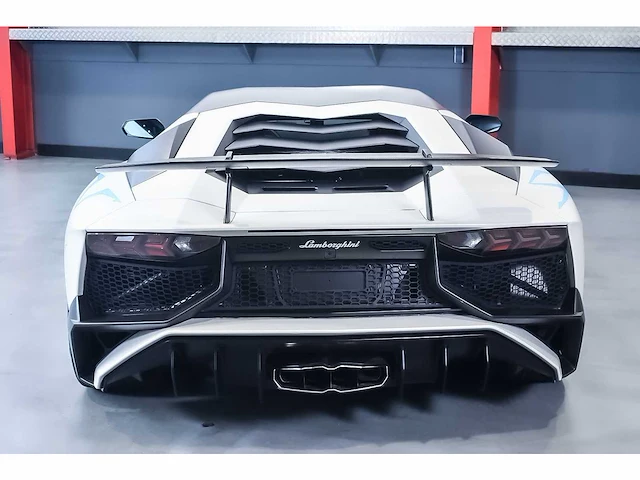 Lamborghini aventador lp 750-4 sv (superveloce) 6,5l v12 (1/600) - 2016 - afbeelding 42 van  100