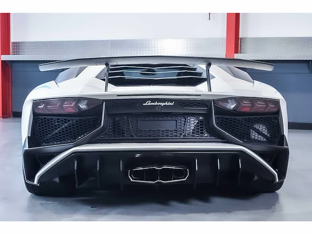 Lamborghini aventador lp 750-4 sv (superveloce) 6,5l v12 (1/600) - 2016 - afbeelding 43 van  100