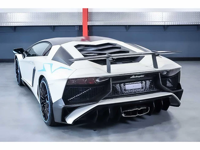 Lamborghini aventador lp 750-4 sv (superveloce) 6,5l v12 (1/600) - 2016 - afbeelding 44 van  100