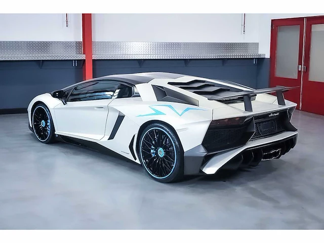 Lamborghini aventador lp 750-4 sv (superveloce) 6,5l v12 (1/600) - 2016 - afbeelding 45 van  100