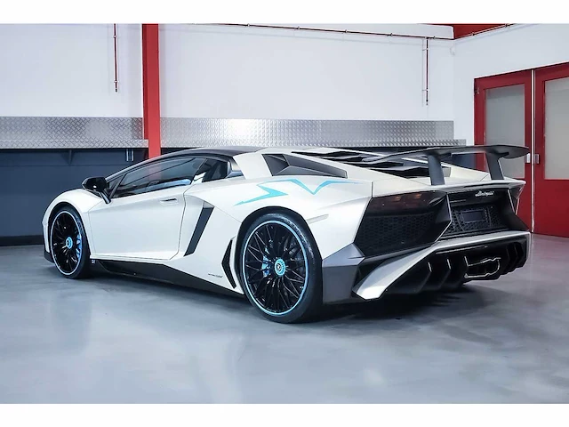 Lamborghini aventador lp 750-4 sv (superveloce) 6,5l v12 (1/600) - 2016 - afbeelding 47 van  100