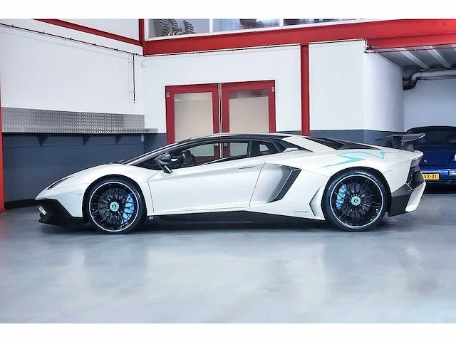 Lamborghini aventador lp 750-4 sv (superveloce) 6,5l v12 (1/600) - 2016 - afbeelding 48 van  100