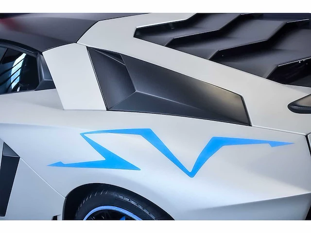 Lamborghini aventador lp 750-4 sv (superveloce) 6,5l v12 (1/600) - 2016 - afbeelding 53 van  100